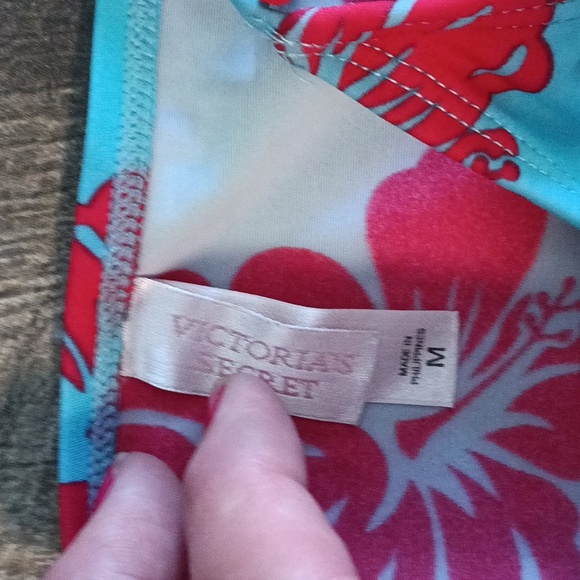 Victoria Secret Hawaiian Print Bikini💙❤️ - Picture 7 of 11